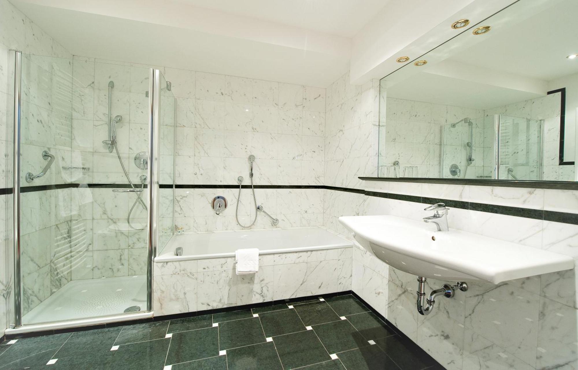 Hotel Haus Am Hang 칼다로 객실 사진